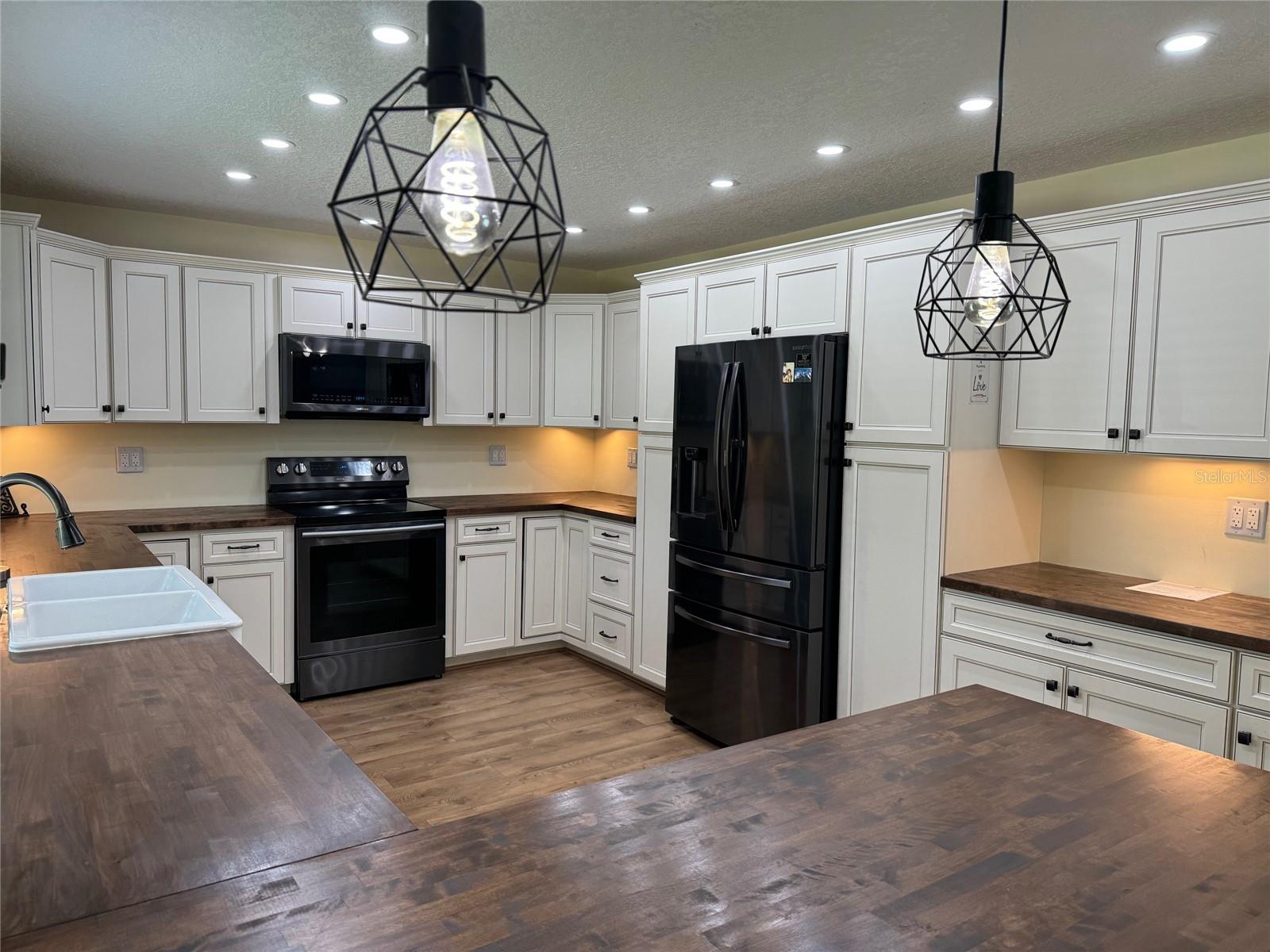 Image 3 of 26 For 219 Magnolia Circle