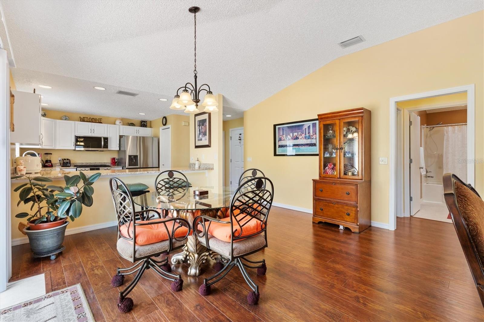 Listing photo id 11 for 3105 Carrollton Court