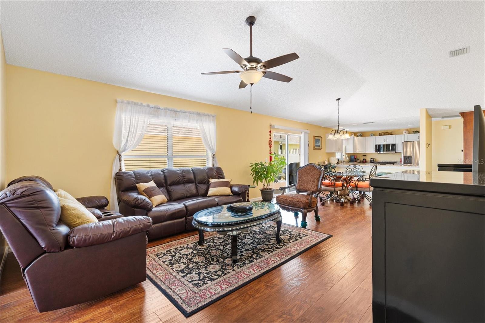 Listing photo id 13 for 3105 Carrollton Court
