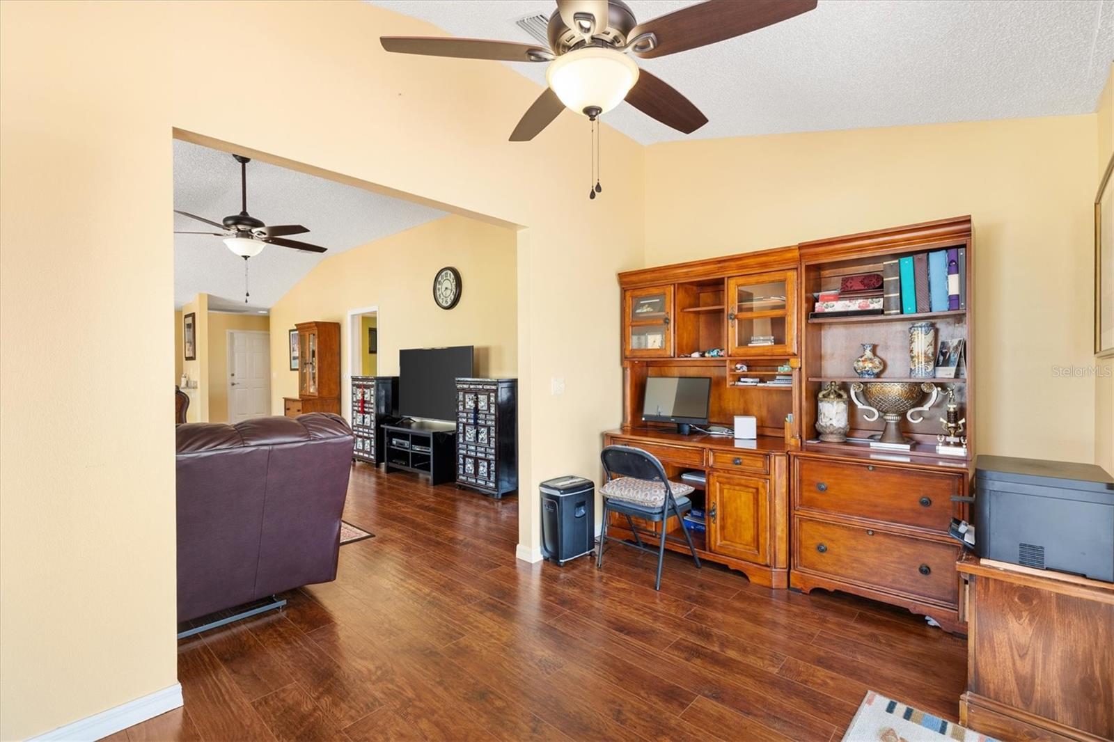 Listing photo id 15 for 3105 Carrollton Court