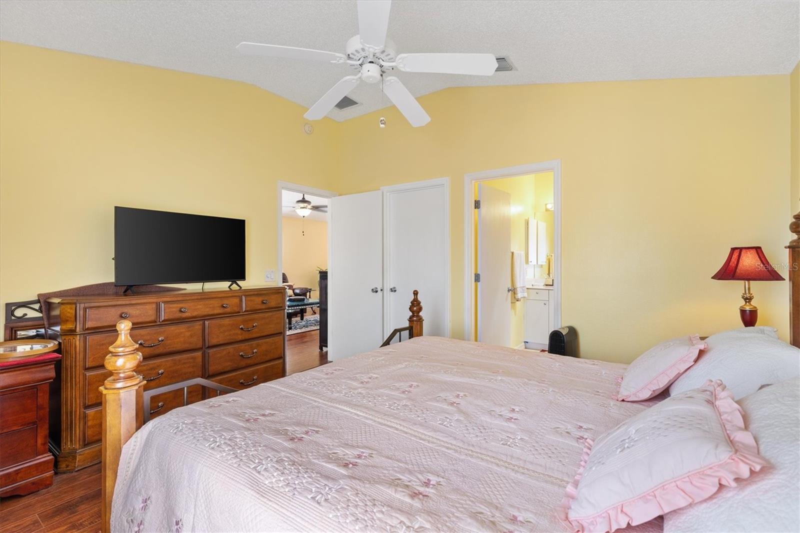 Listing photo id 18 for 3105 Carrollton Court