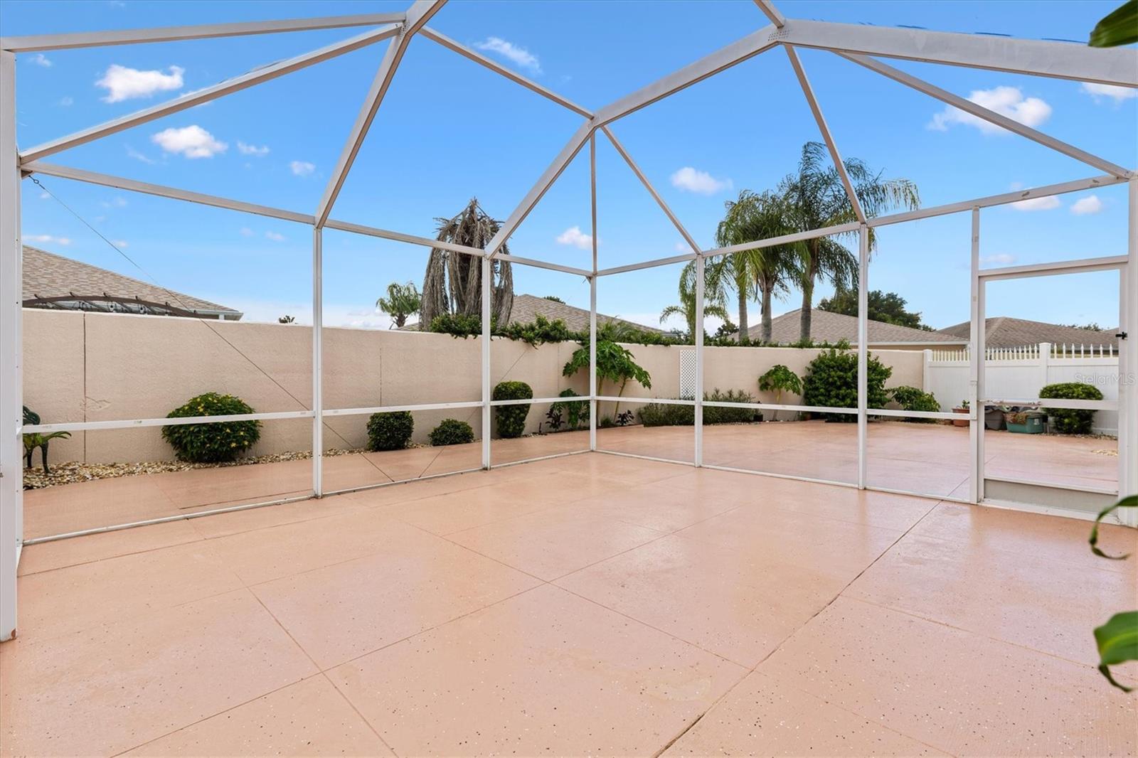 Listing photo id 2 for 3105 Carrollton Court