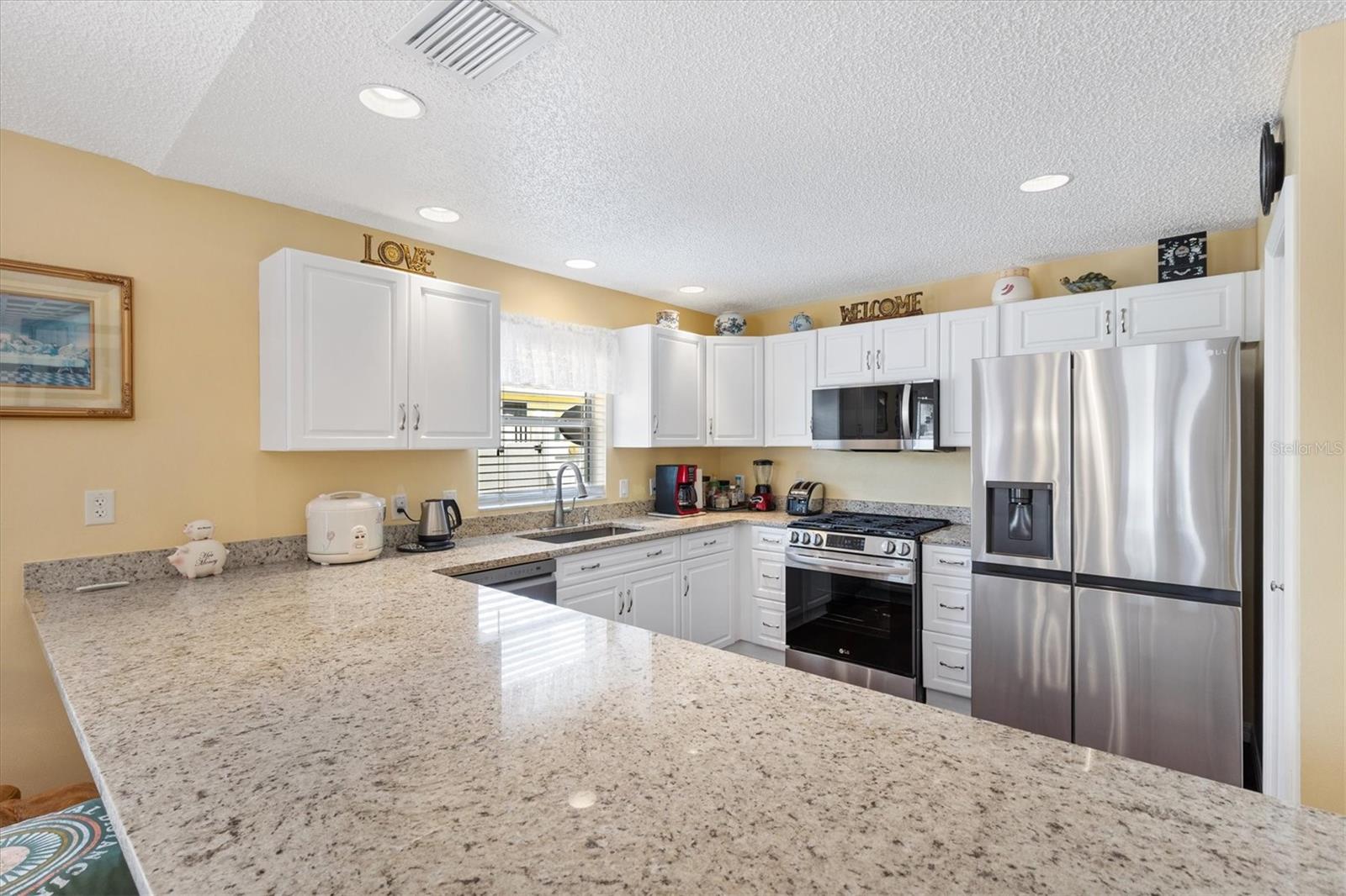 Listing photo id 6 for 3105 Carrollton Court