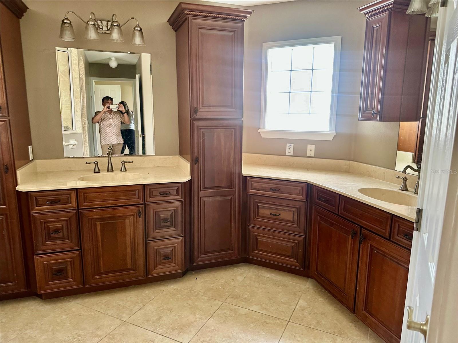 Image 22 of 37 For 1096 Linkside Court