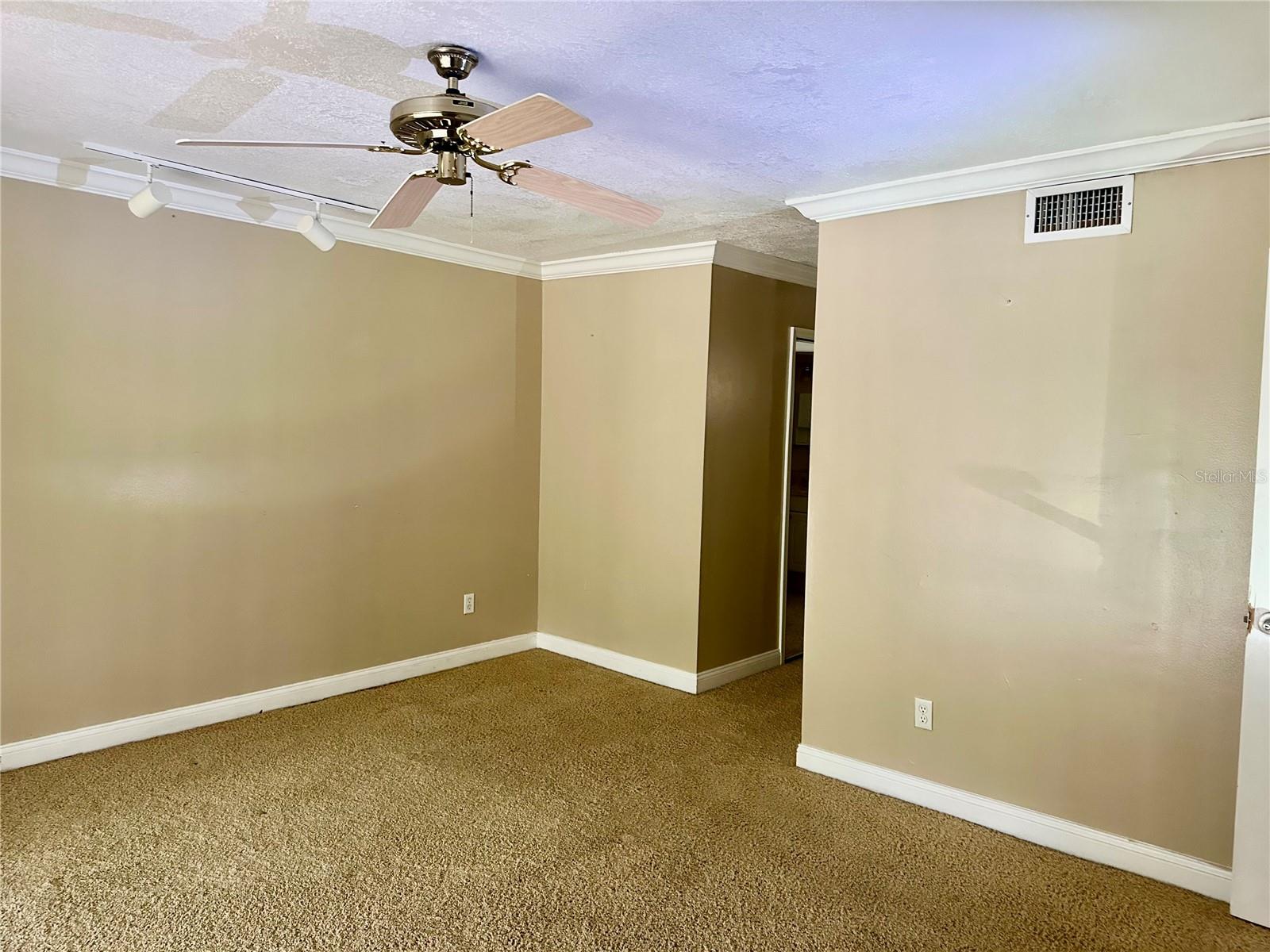Image 25 of 37 For 1096 Linkside Court