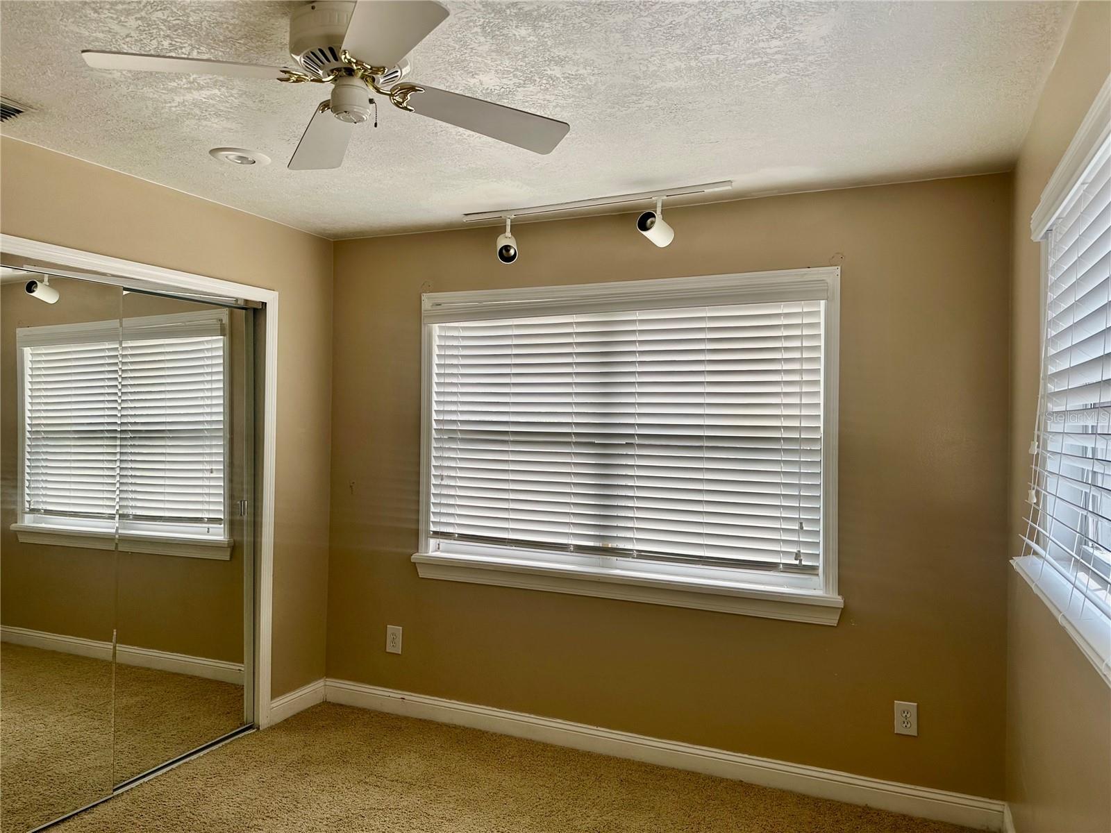 Image 26 of 37 For 1096 Linkside Court