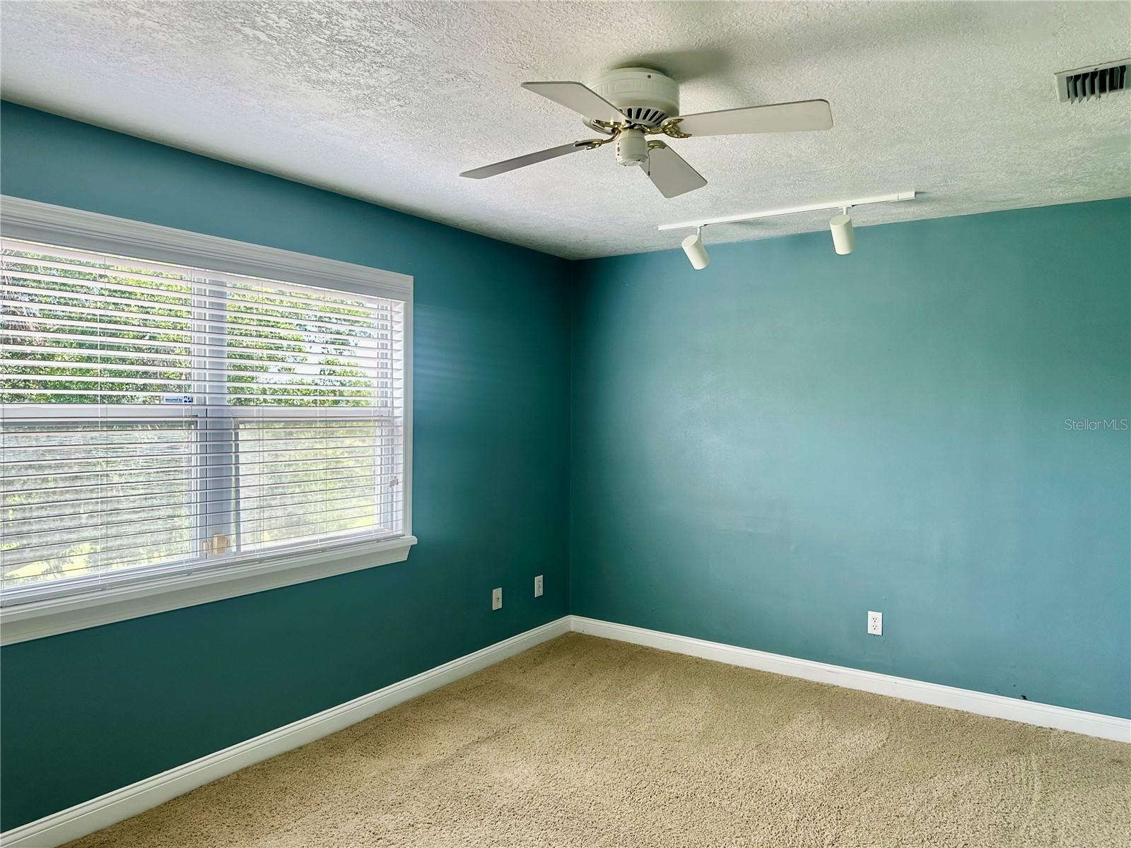 Image 31 of 37 For 1096 Linkside Court