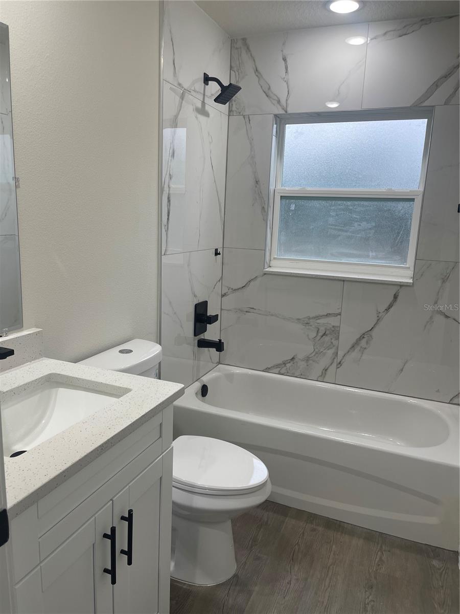 Listing photo id 8 for 11001 Harriet Way