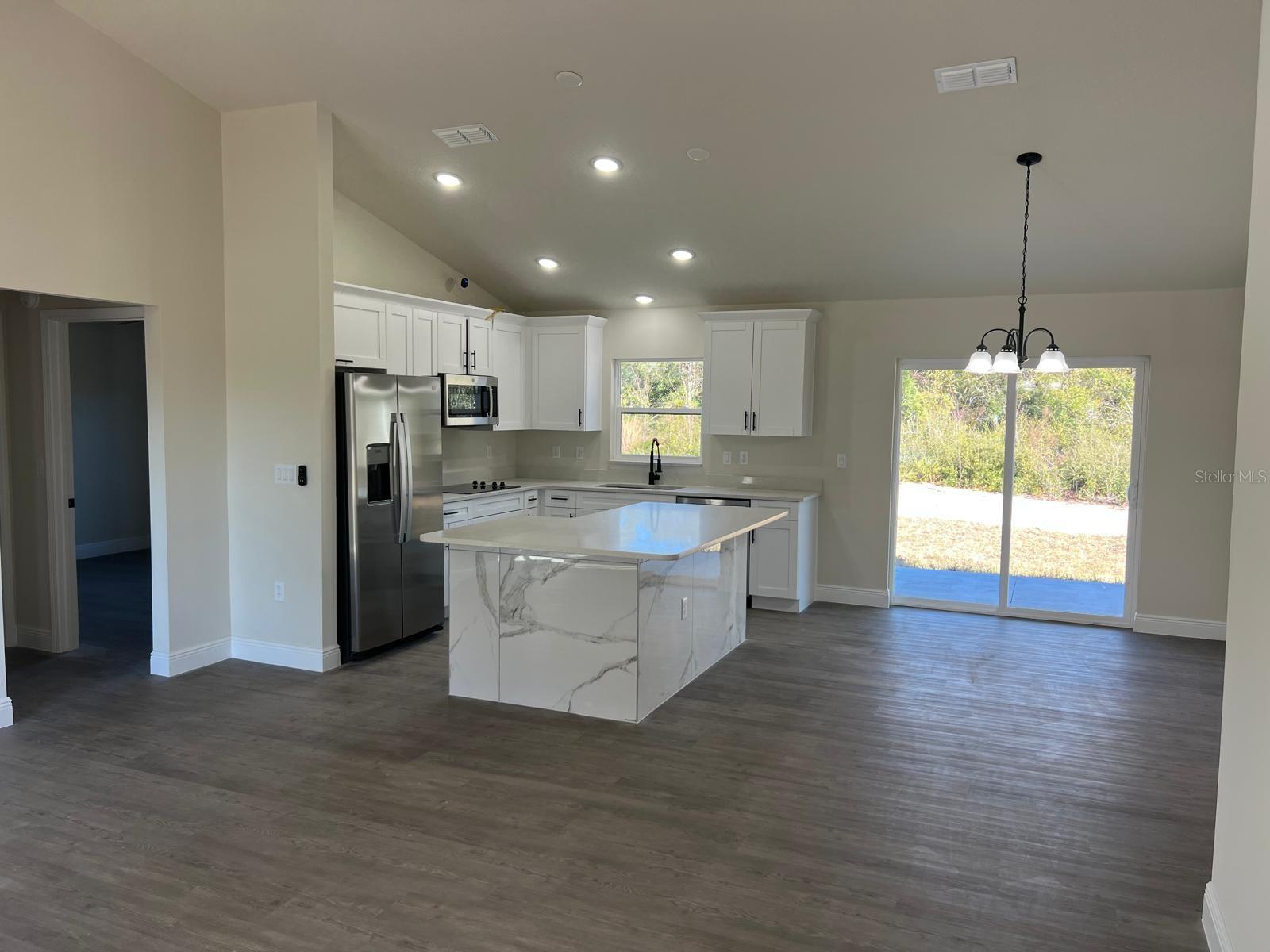 Listing photo id 0 for 11001 Harriet Way