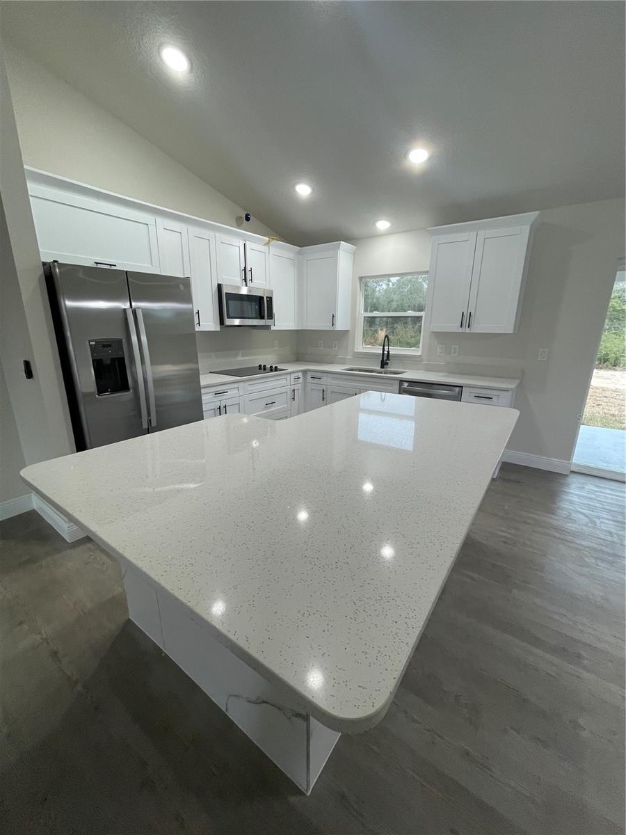 Listing photo id 1 for 11001 Harriet Way