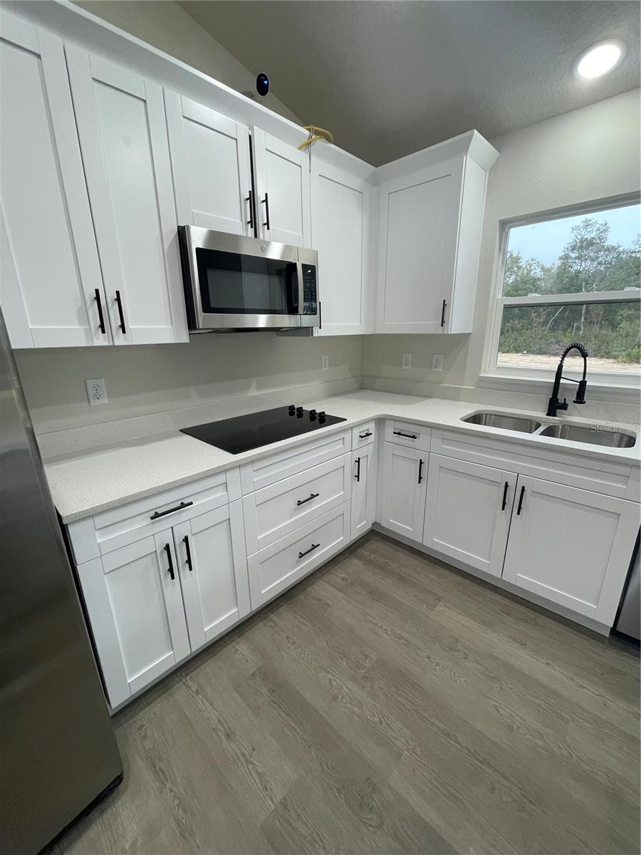 Listing photo id 2 for 11001 Harriet Way