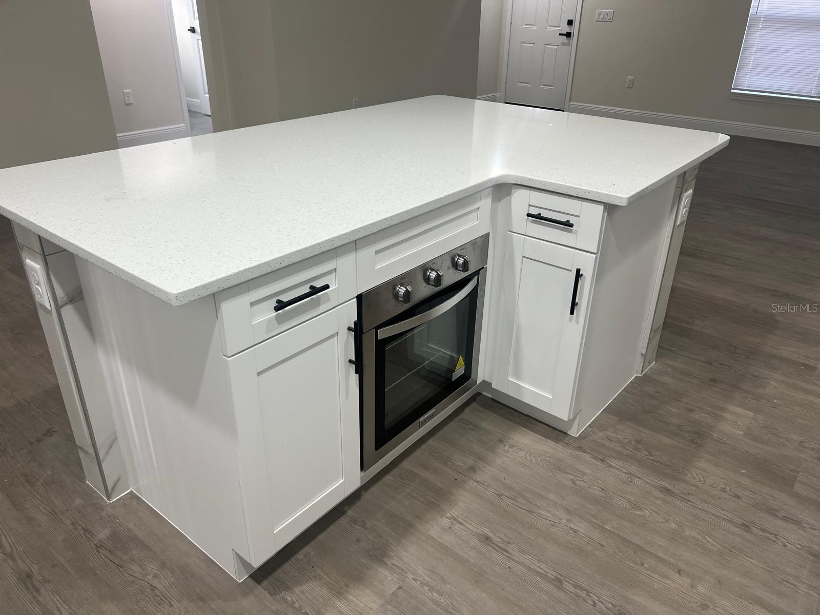 Listing photo id 3 for 11001 Harriet Way