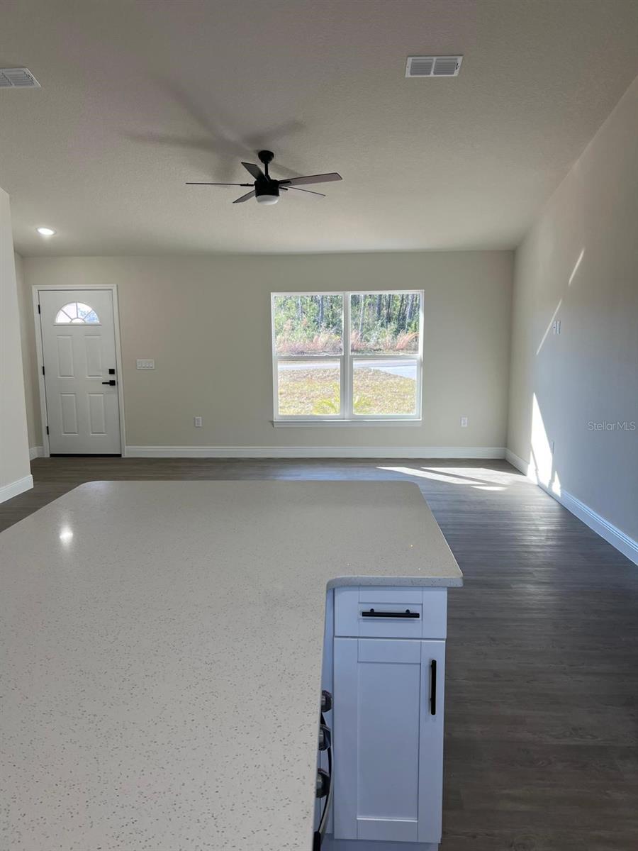 Listing photo id 5 for 11001 Harriet Way