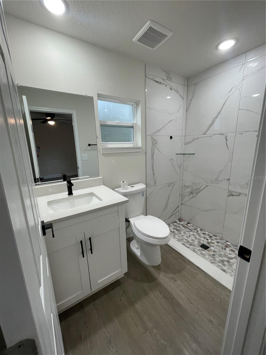 Listing photo id 7 for 11001 Harriet Way