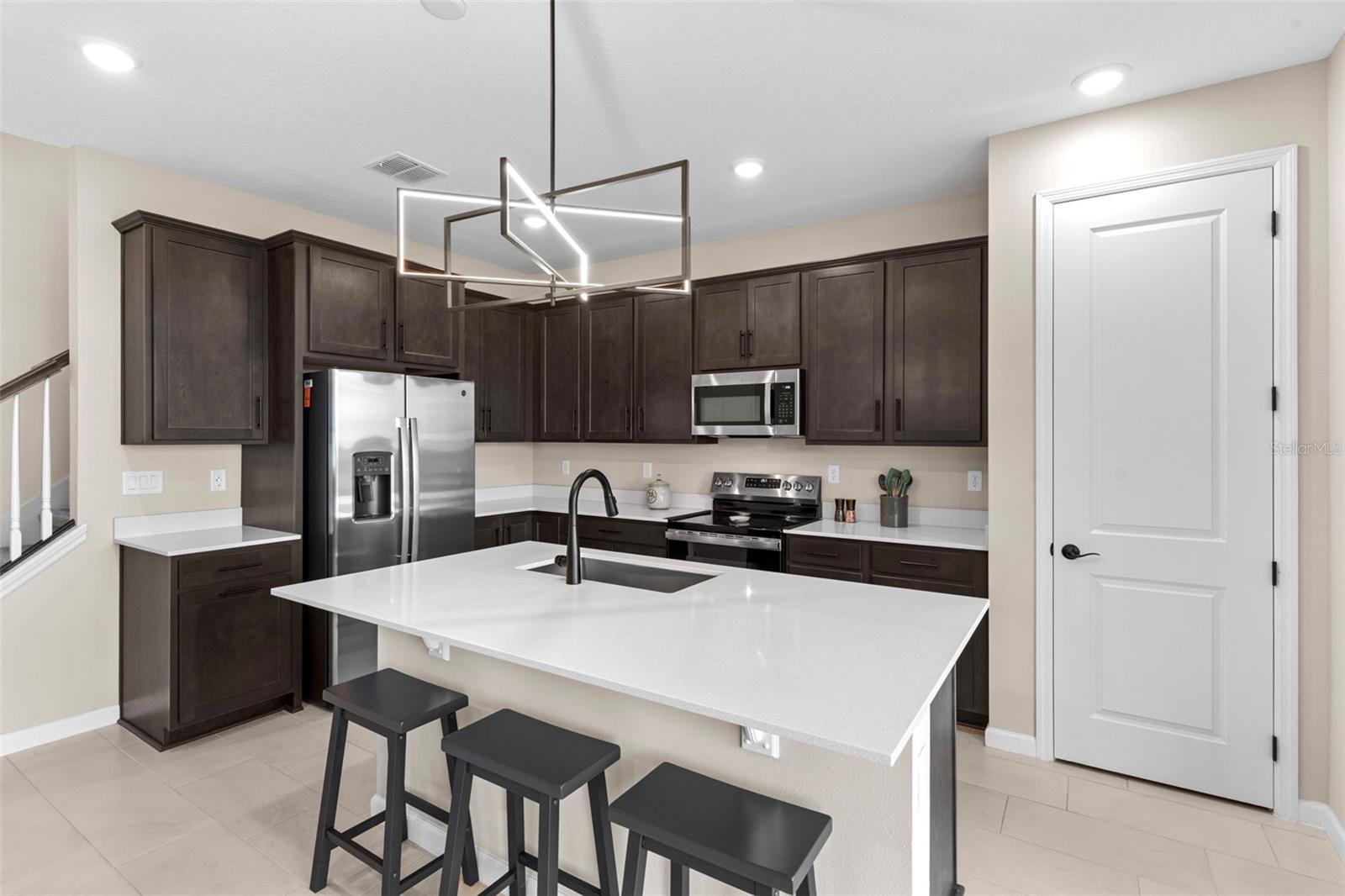 Image 11 of 41 For 872 Griffon Avenue