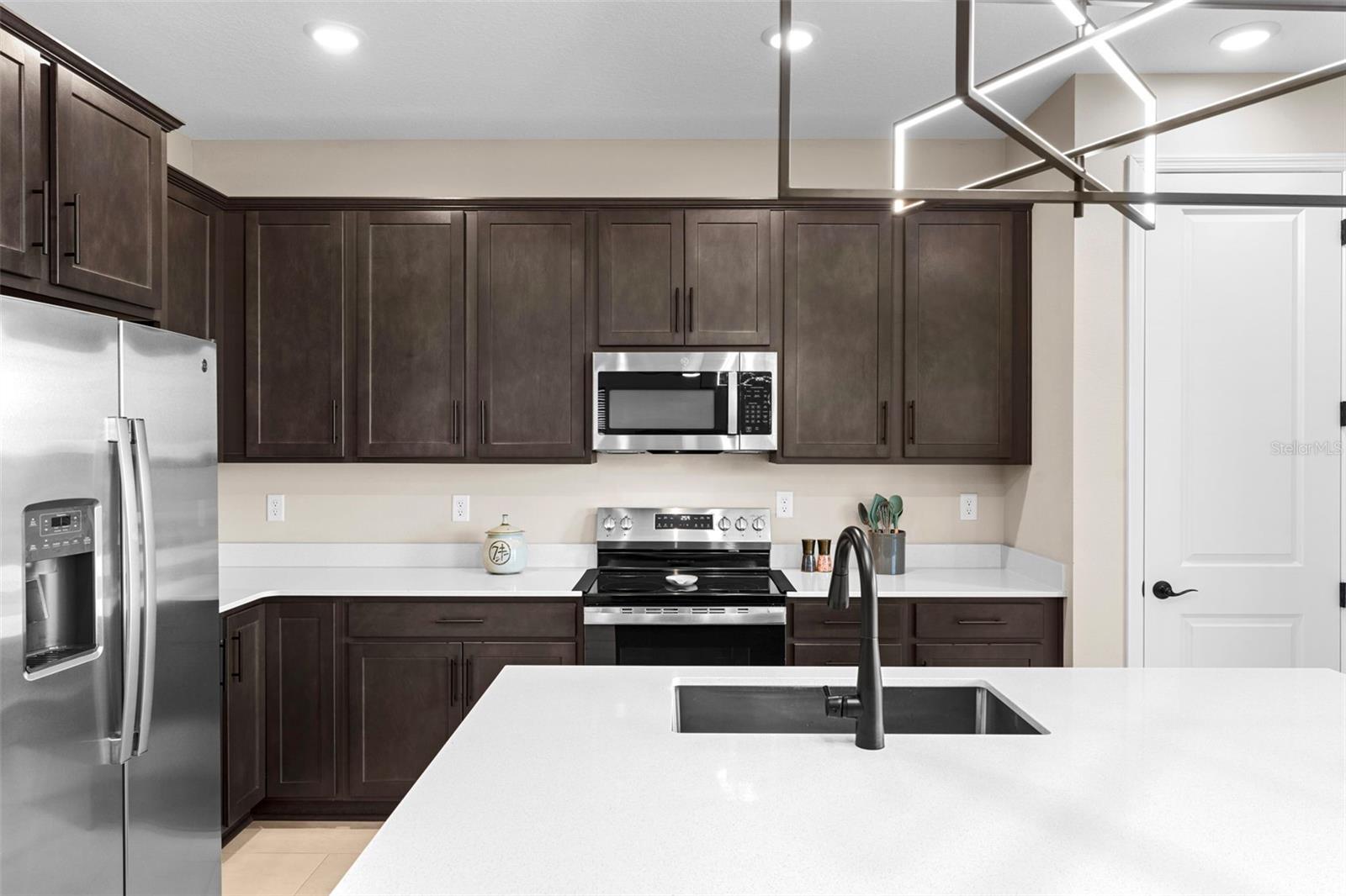 Image 12 of 41 For 872 Griffon Avenue