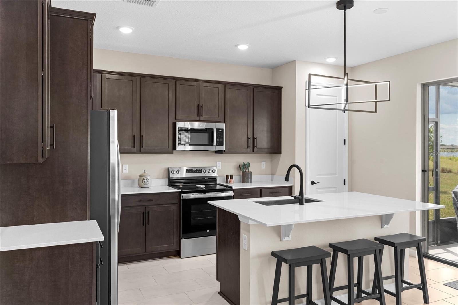 Image 13 of 41 For 872 Griffon Avenue