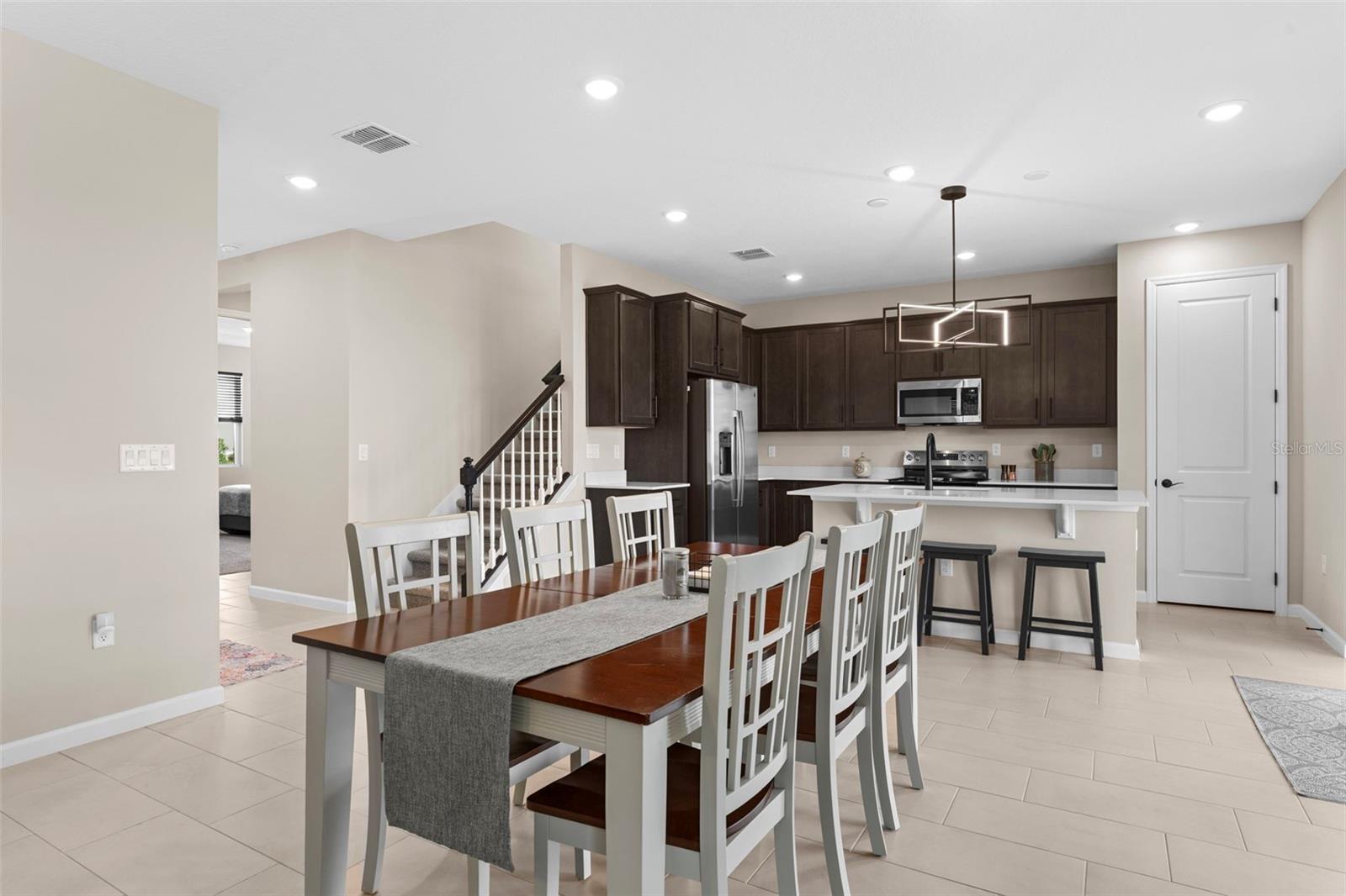 Image 16 of 41 For 872 Griffon Avenue