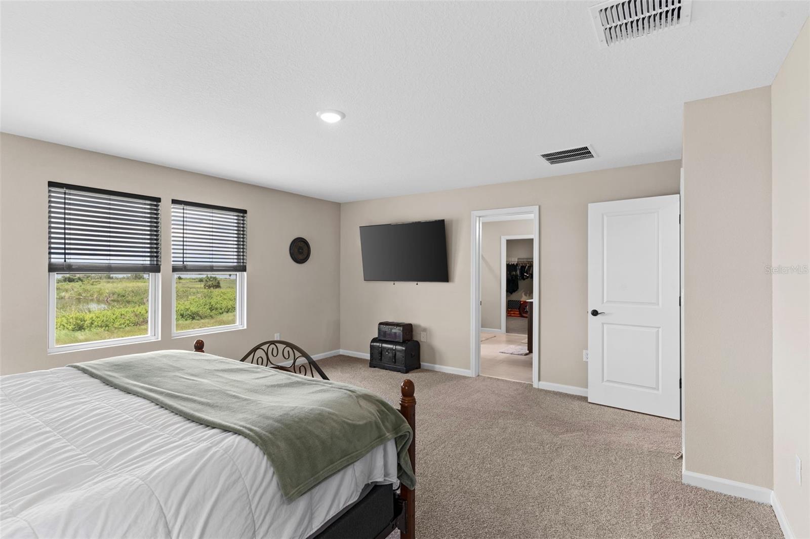 Image 19 of 41 For 872 Griffon Avenue