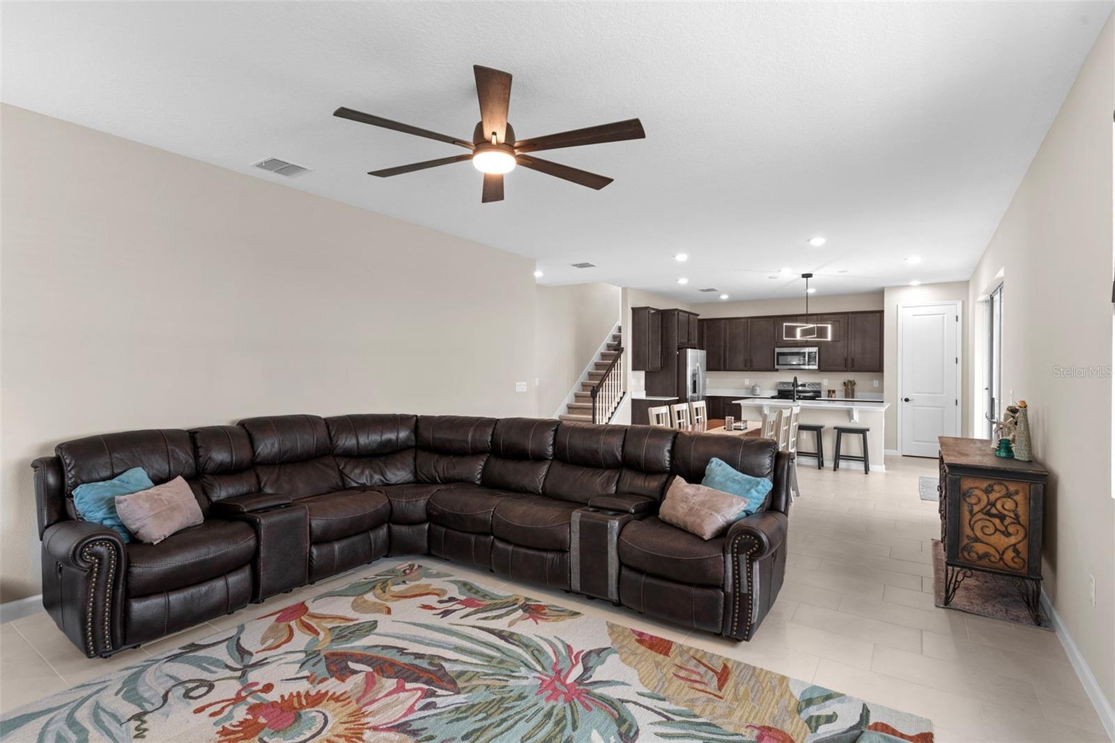 Image 9 of 41 For 872 Griffon Avenue