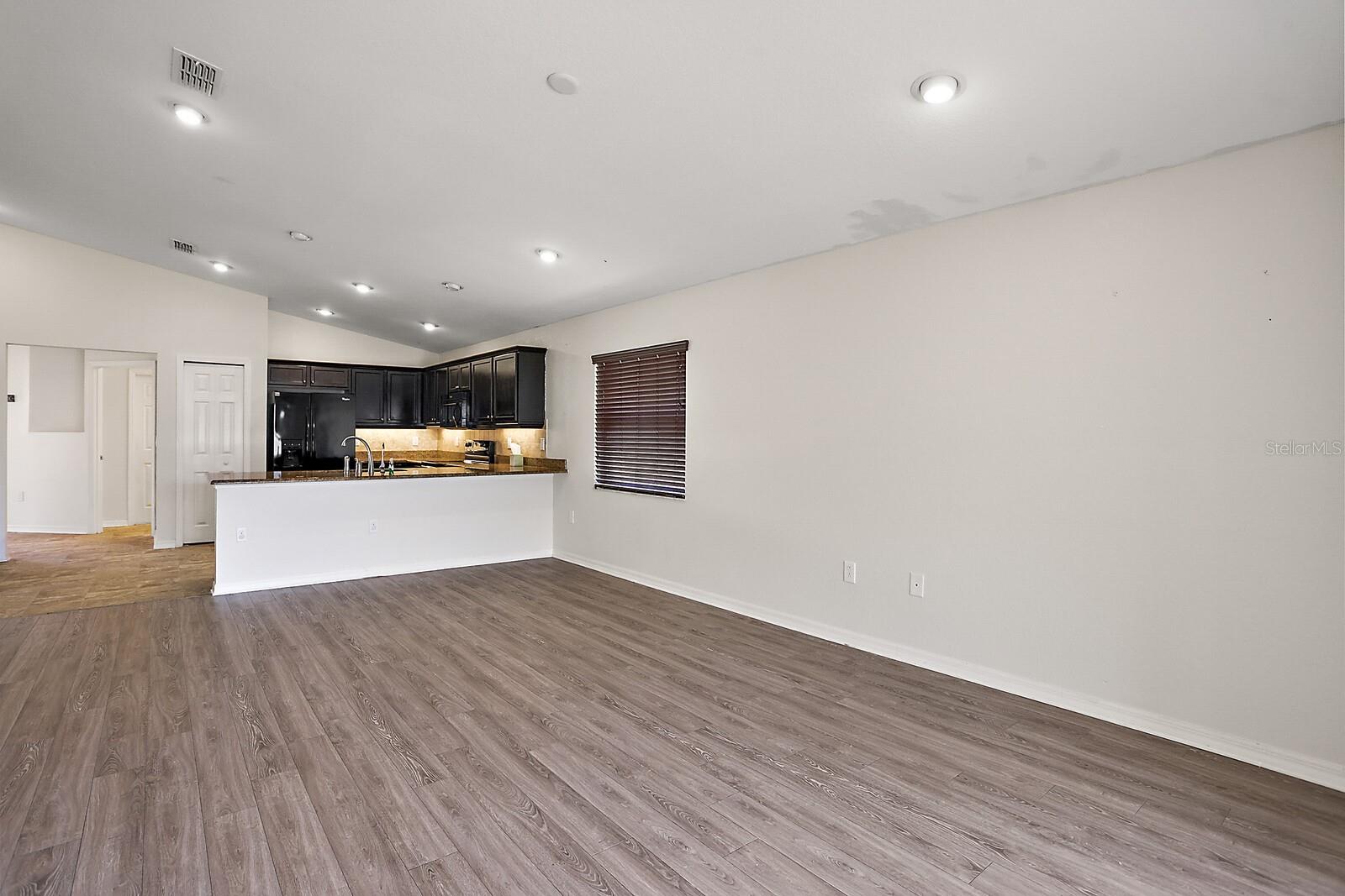 Image 10 of 21 For 581 Greenshank Dr