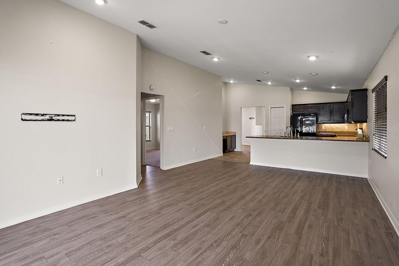 Image 11 of 21 For 581 Greenshank Dr
