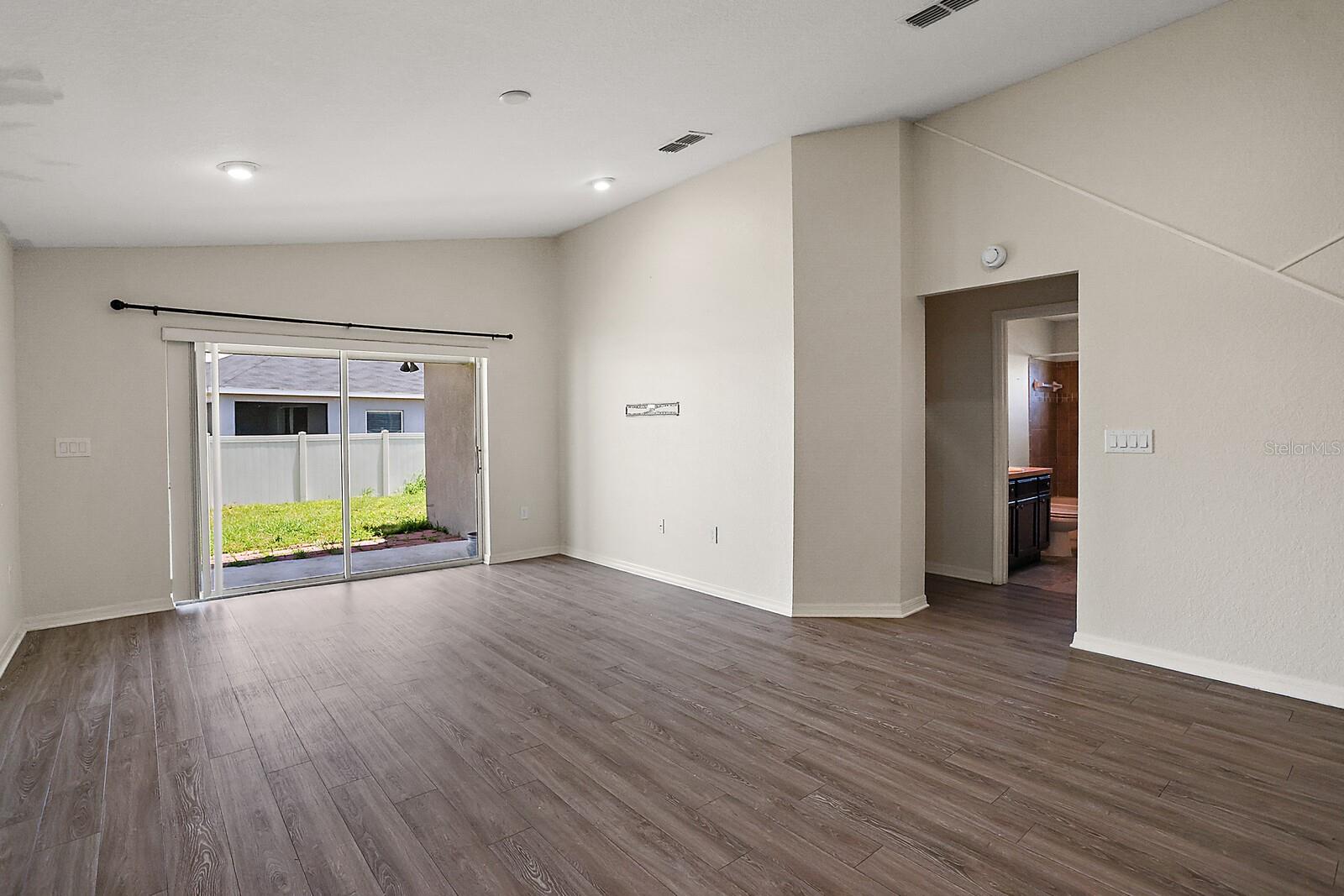 Image 12 of 21 For 581 Greenshank Dr