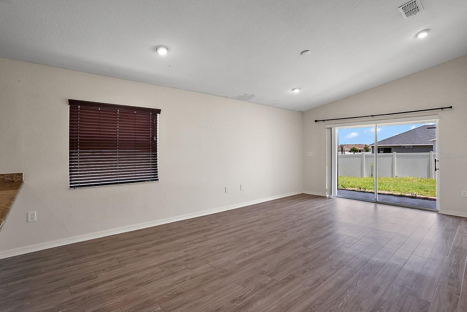 Image 8 of 21 For 581 Greenshank Dr
