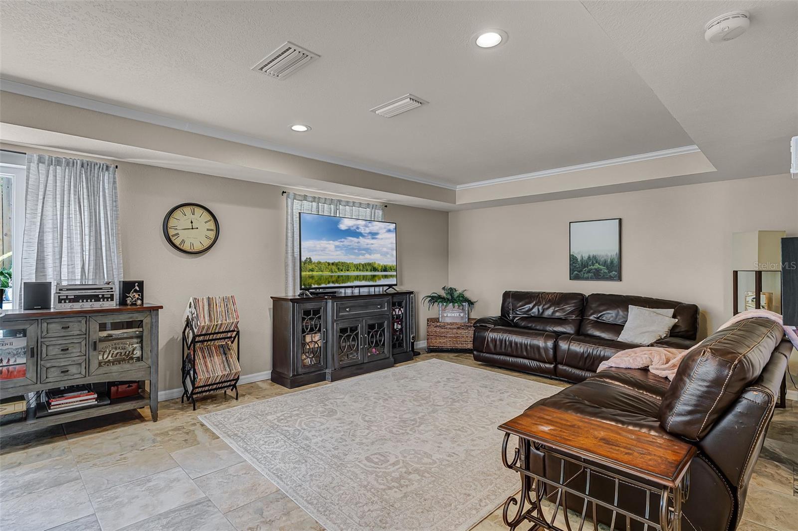 Image 10 of 54 For 628 Drew Avenue