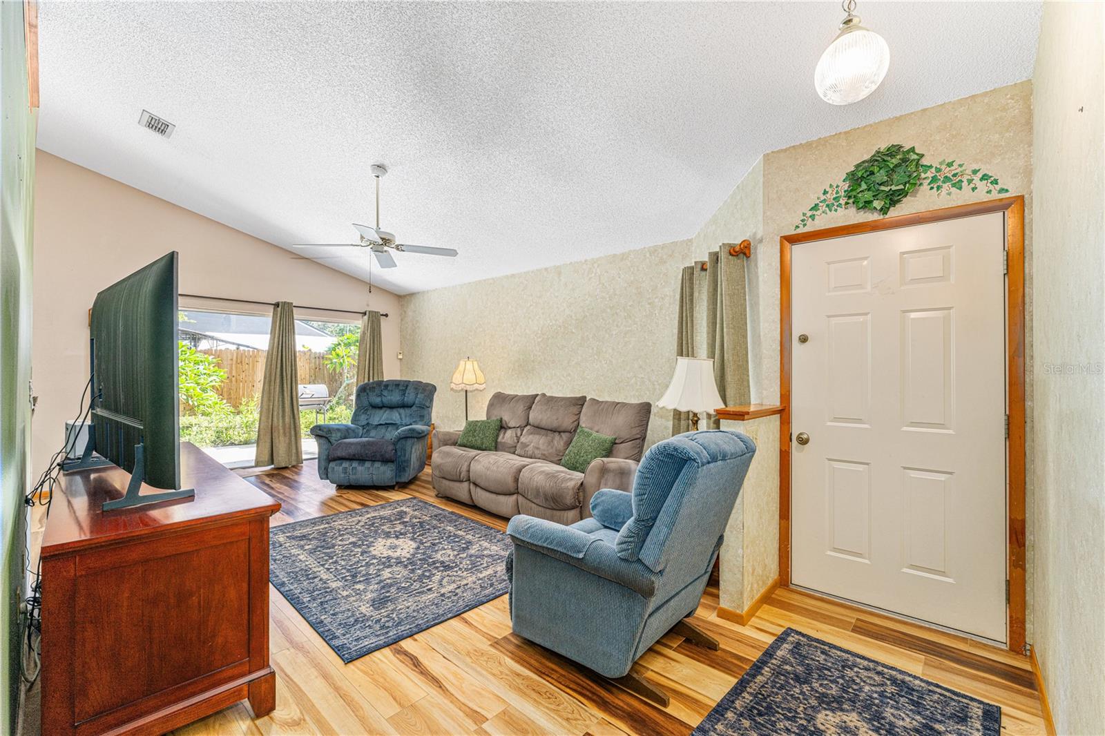 Image 11 of 67 For 2842 Ithaca Court