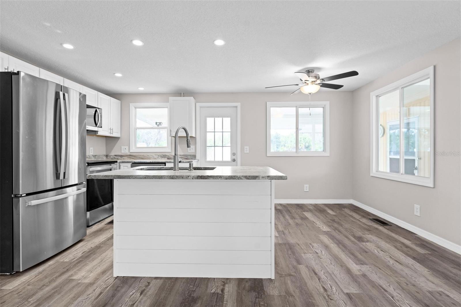 Image 4 of 48 For 2714 Vindale Road