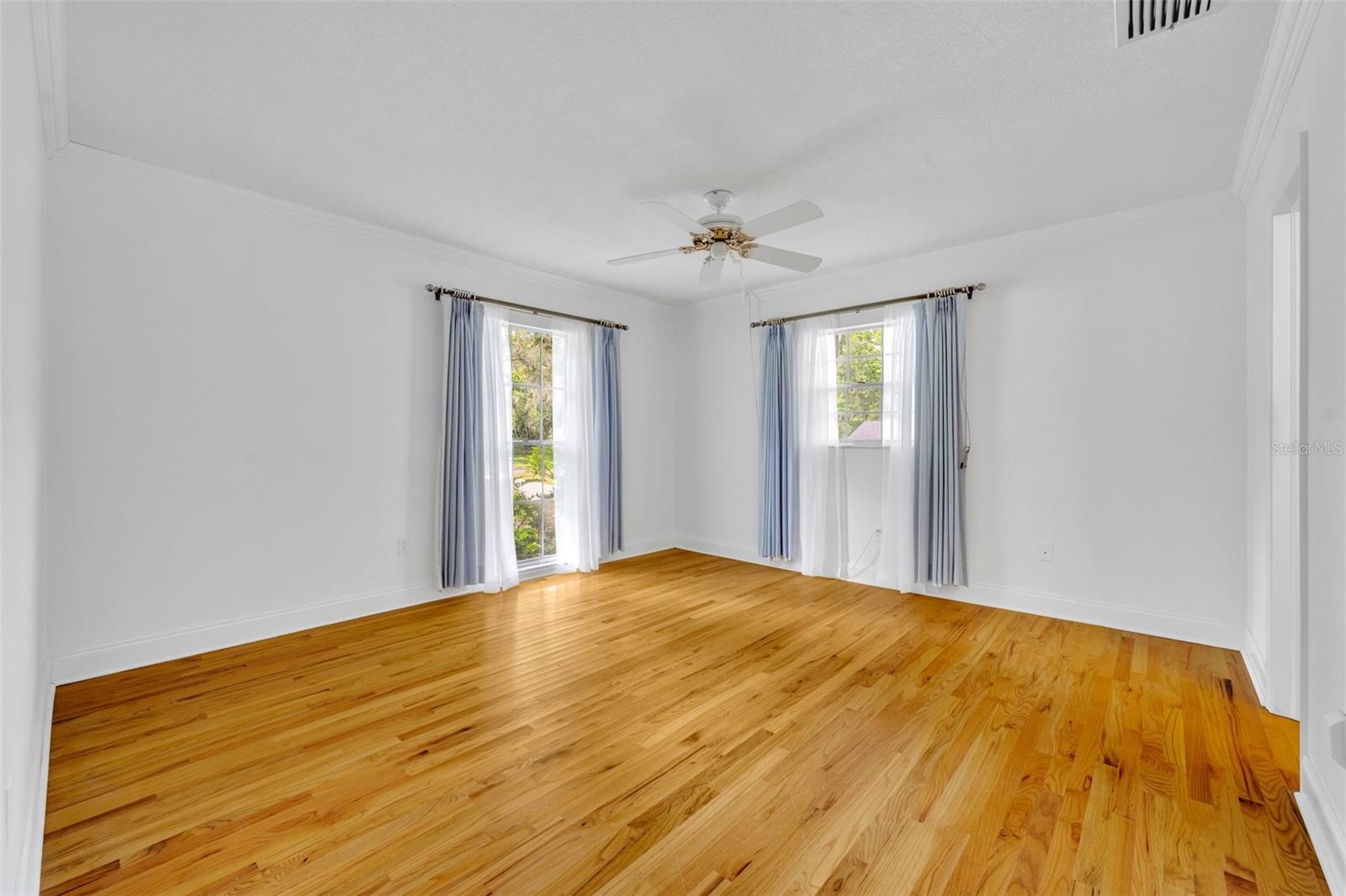 Image 15 of 37 For 1841 Normandy Drive
