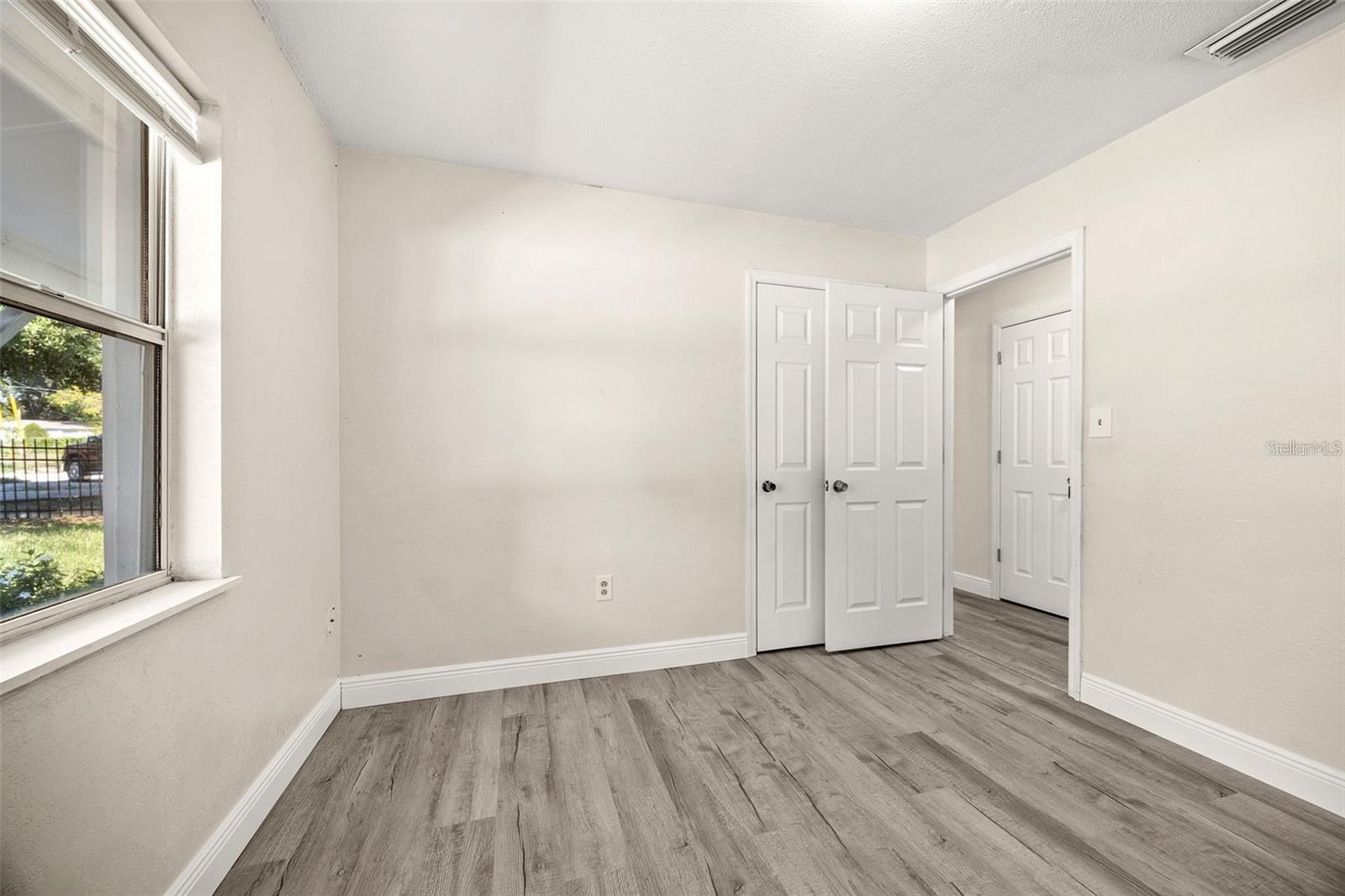 Image 11 of 27 For 950 Pearl Drive