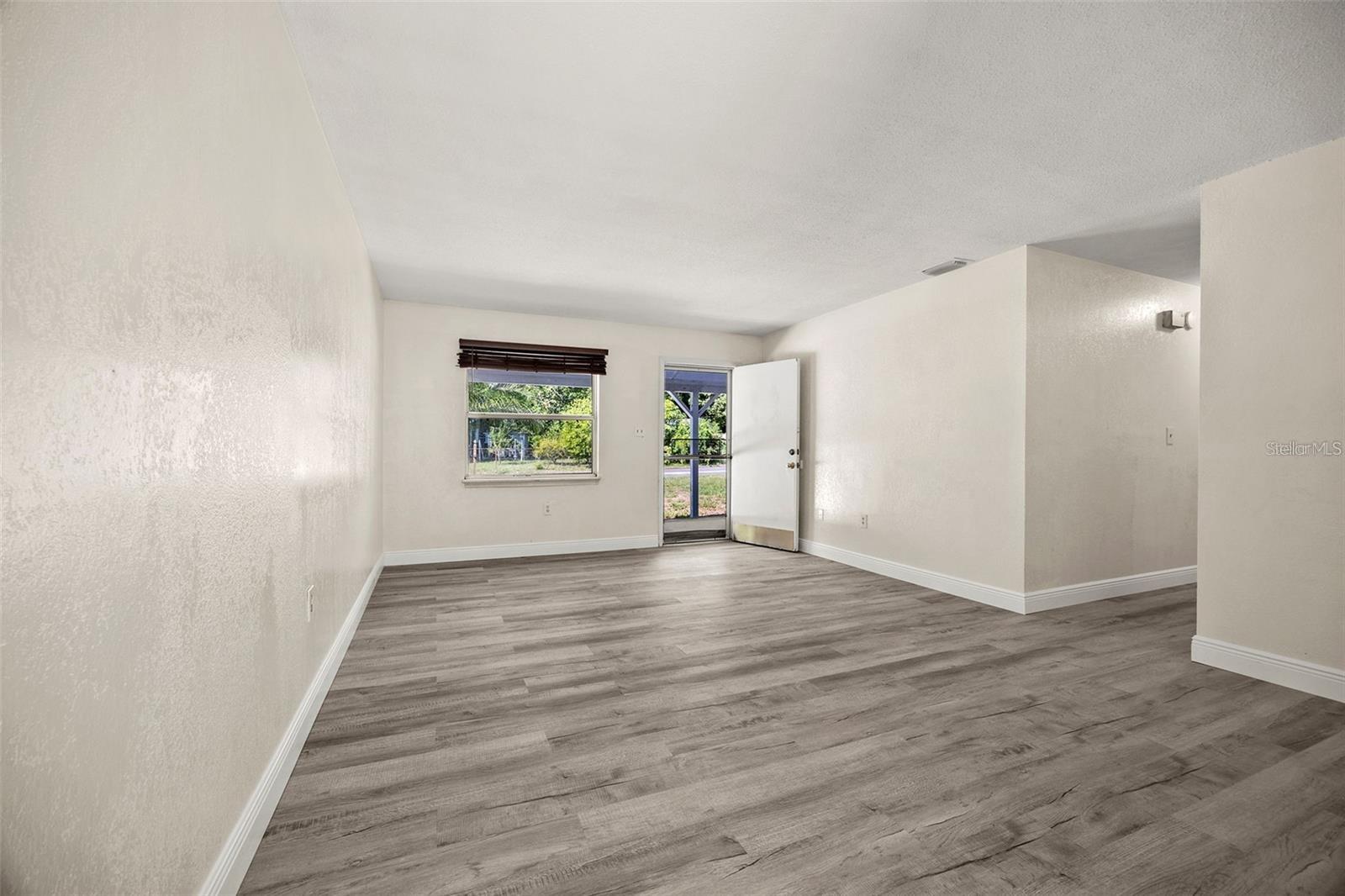 Image 2 of 27 For 950 Pearl Drive