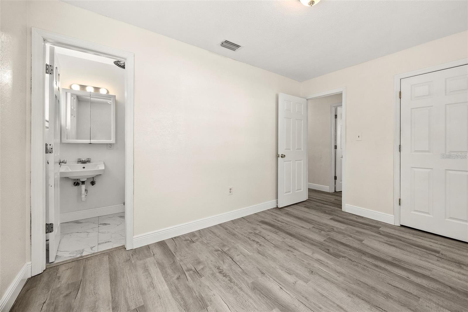 Image 7 of 27 For 950 Pearl Drive