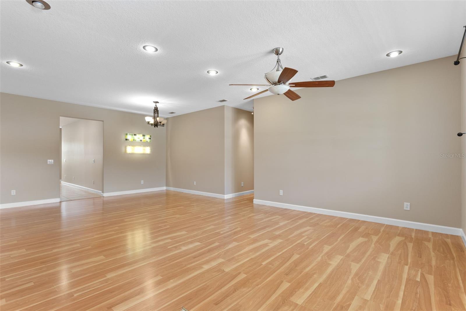 Image 20 of 59 For 1892 Sanderling Drive