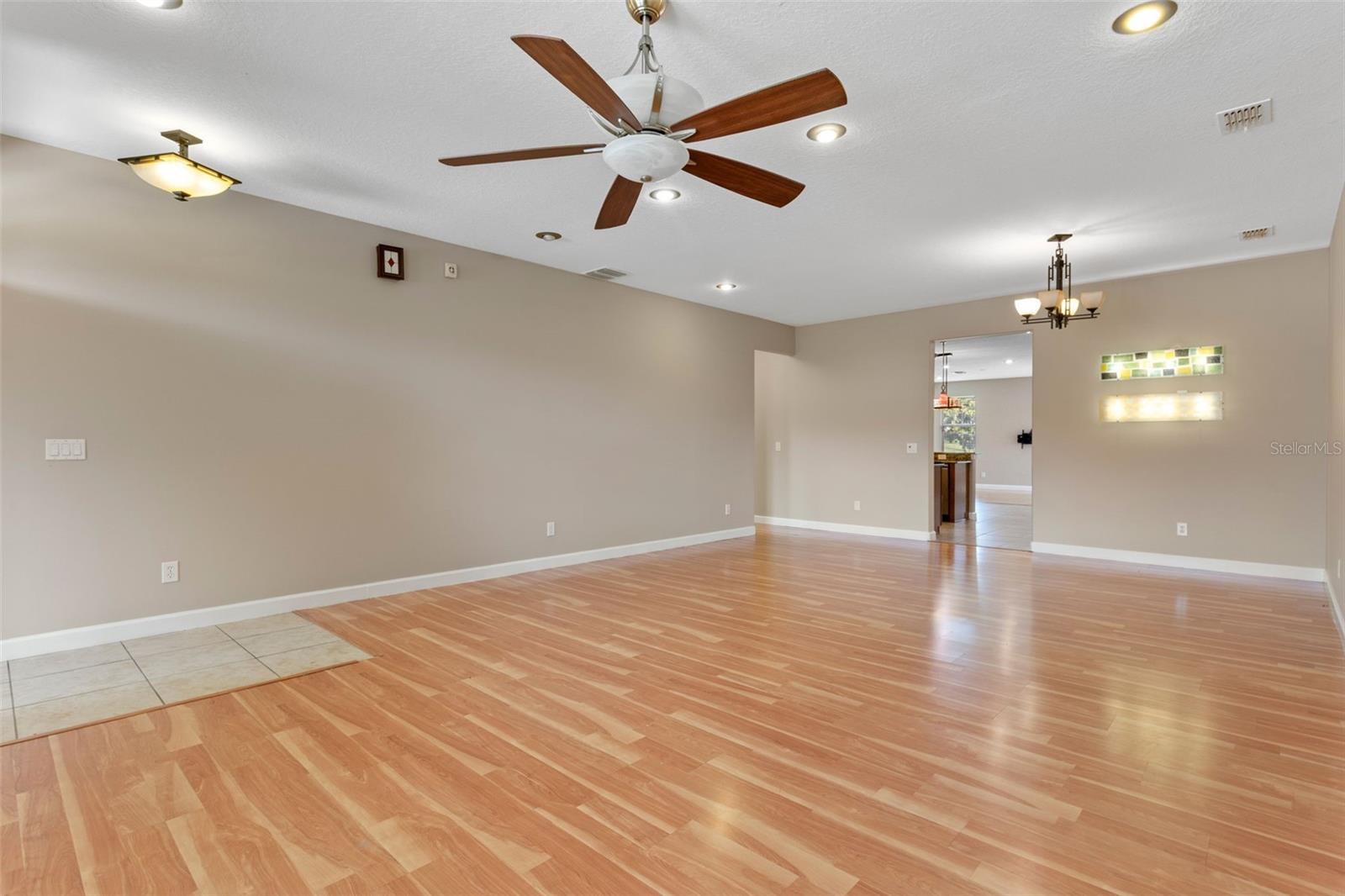 Image 21 of 59 For 1892 Sanderling Drive