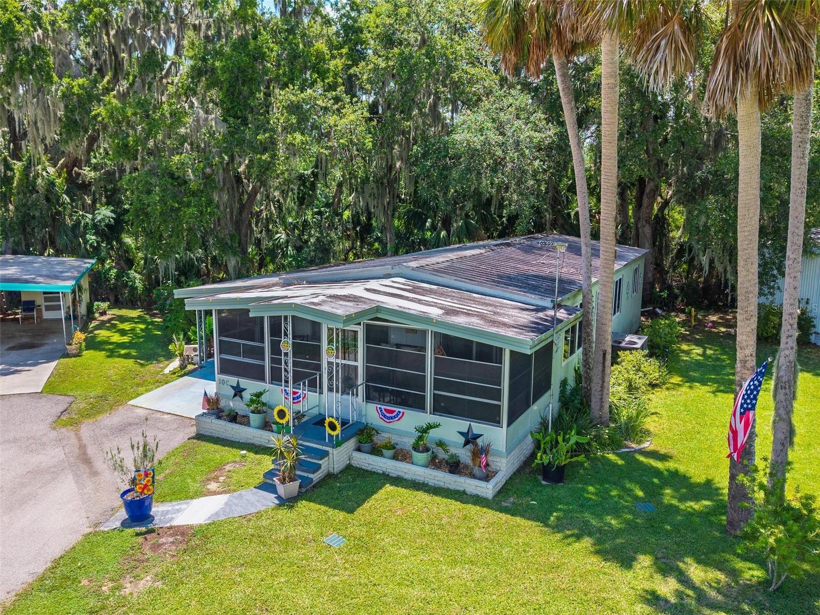 Image 42 of 53 For 10 Cocos Plumosa Drive