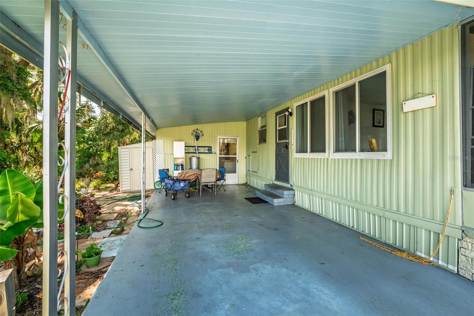 Image 44 of 53 For 10 Cocos Plumosa Drive