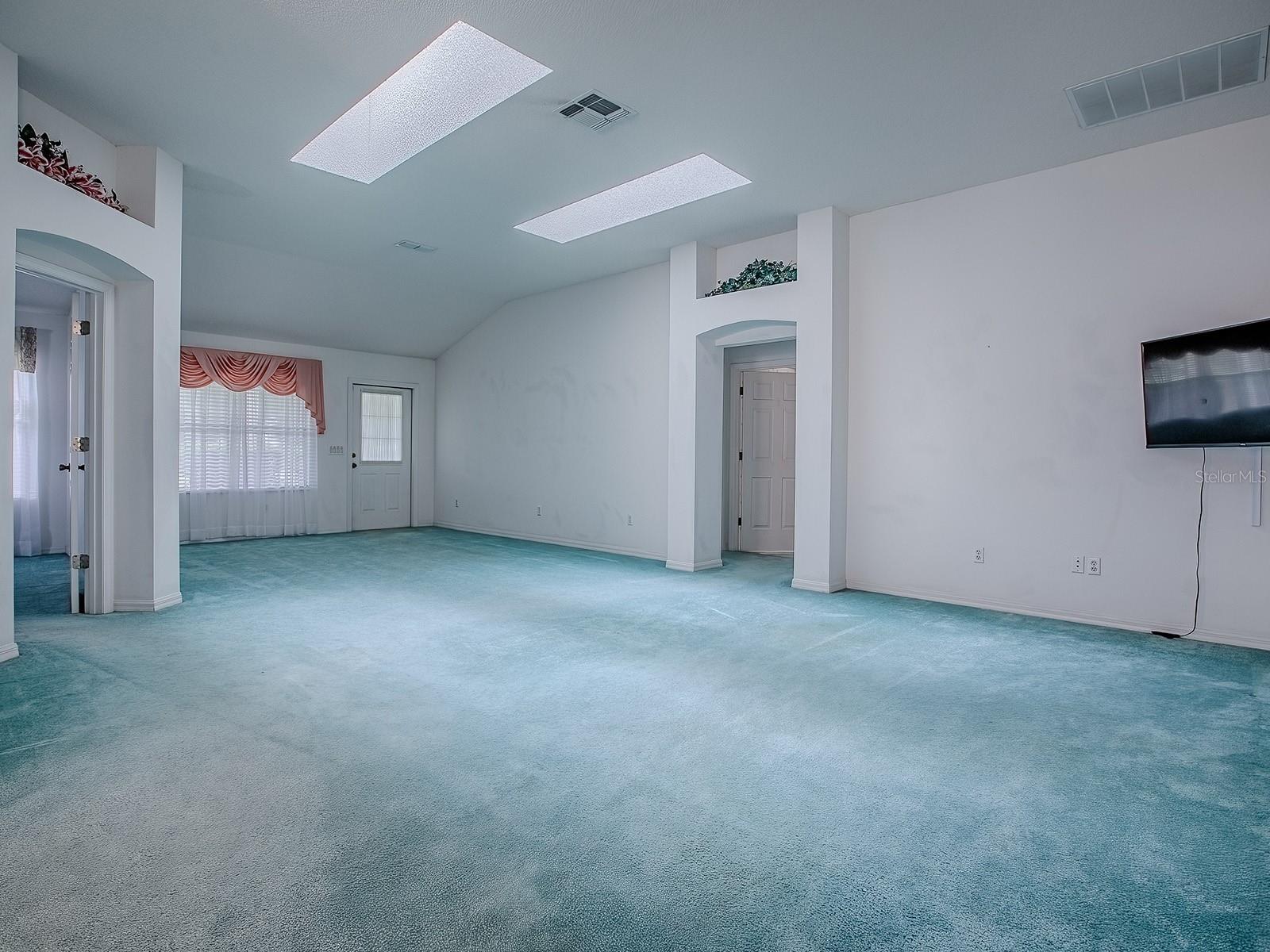 Image 16 of 75 For 1107 San Antonio Lane