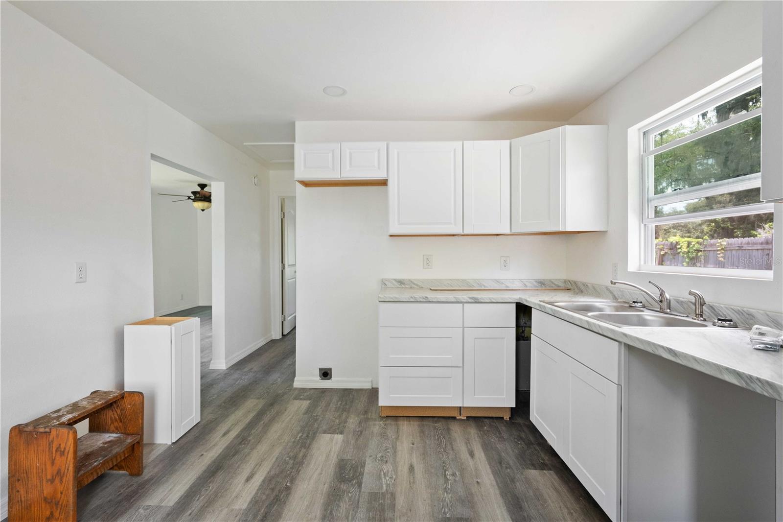 Image 11 of 22 For 1134 Cr 464  