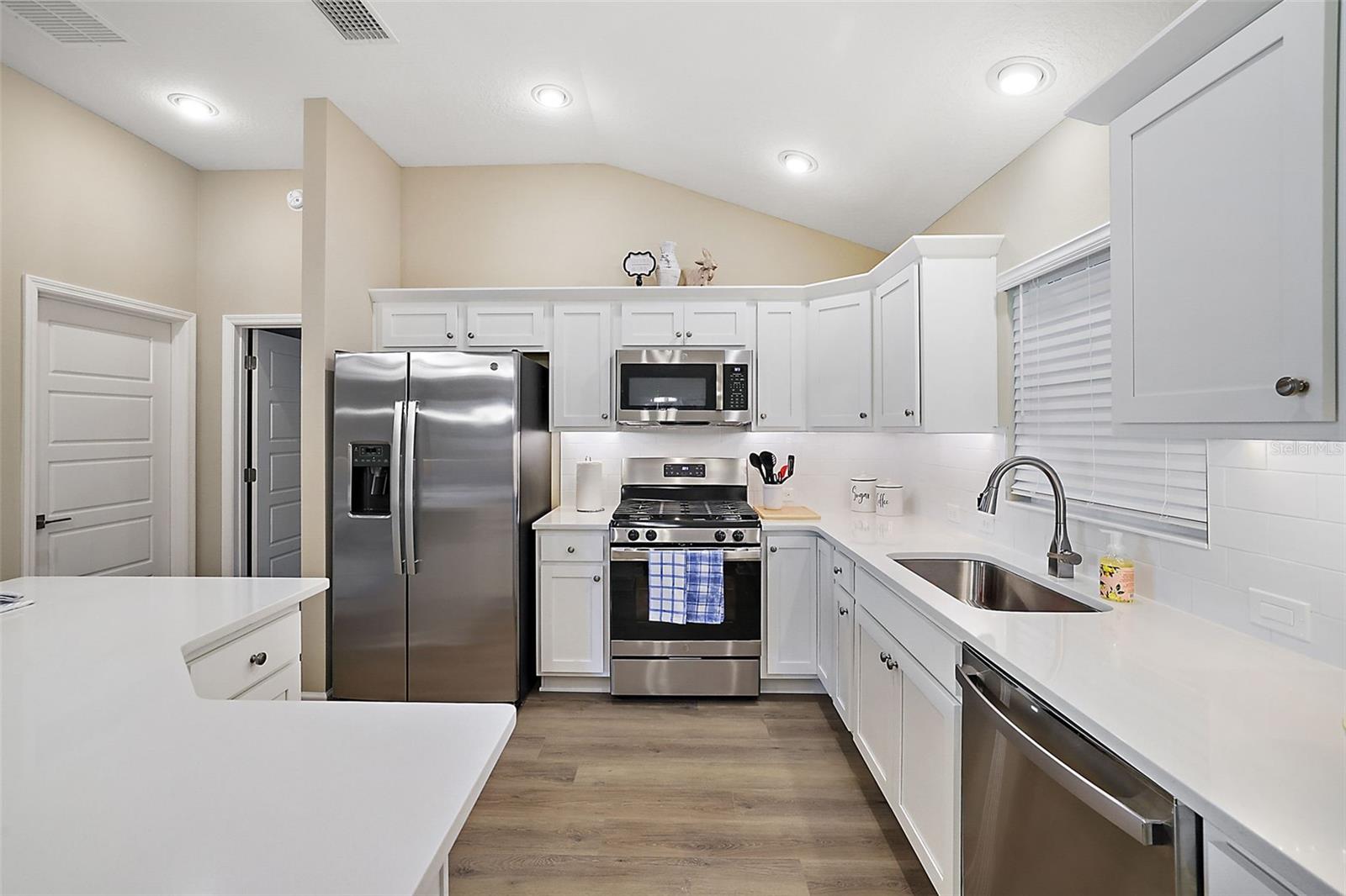 Image 6 of 23 For 2055 Merideth Terrace