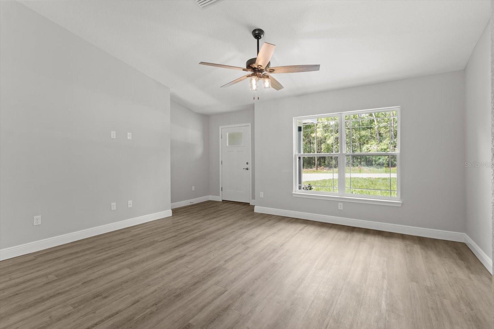 Image 7 of 33 For 8641 Stern Way