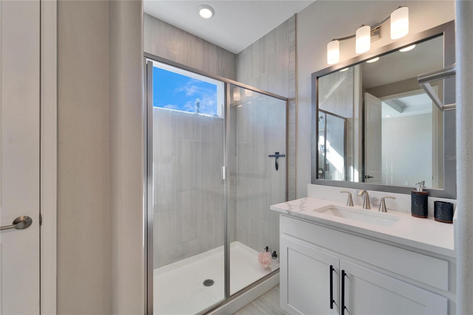 Image 41 of 45 For 4564 Almada Lane