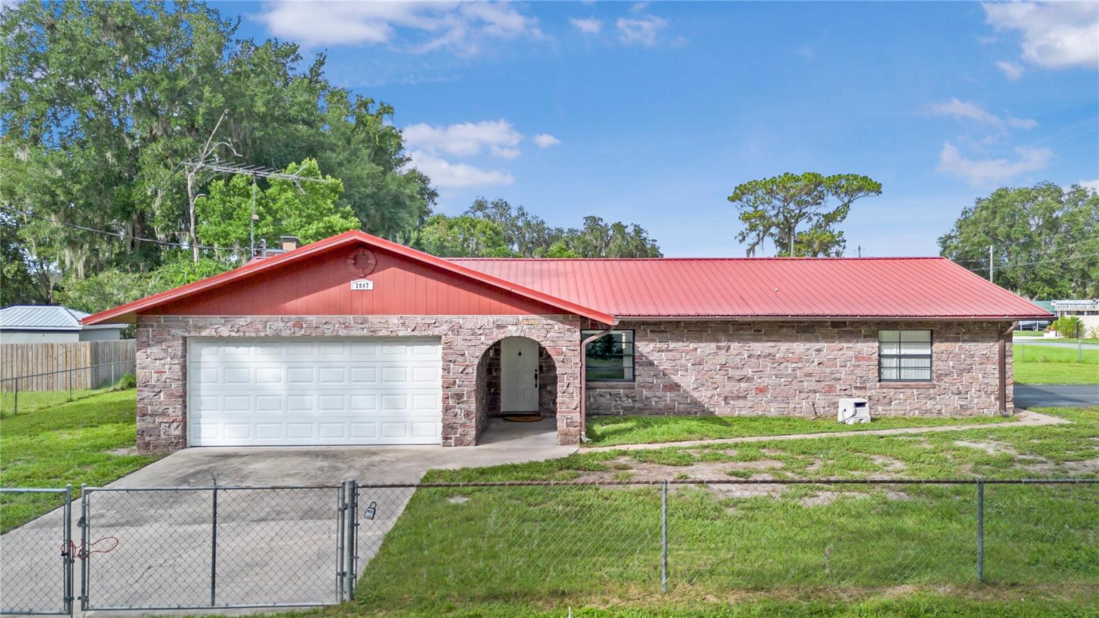 Details for 2047 Cr 446  , LAKE PANASOFFKEE, FL 33538