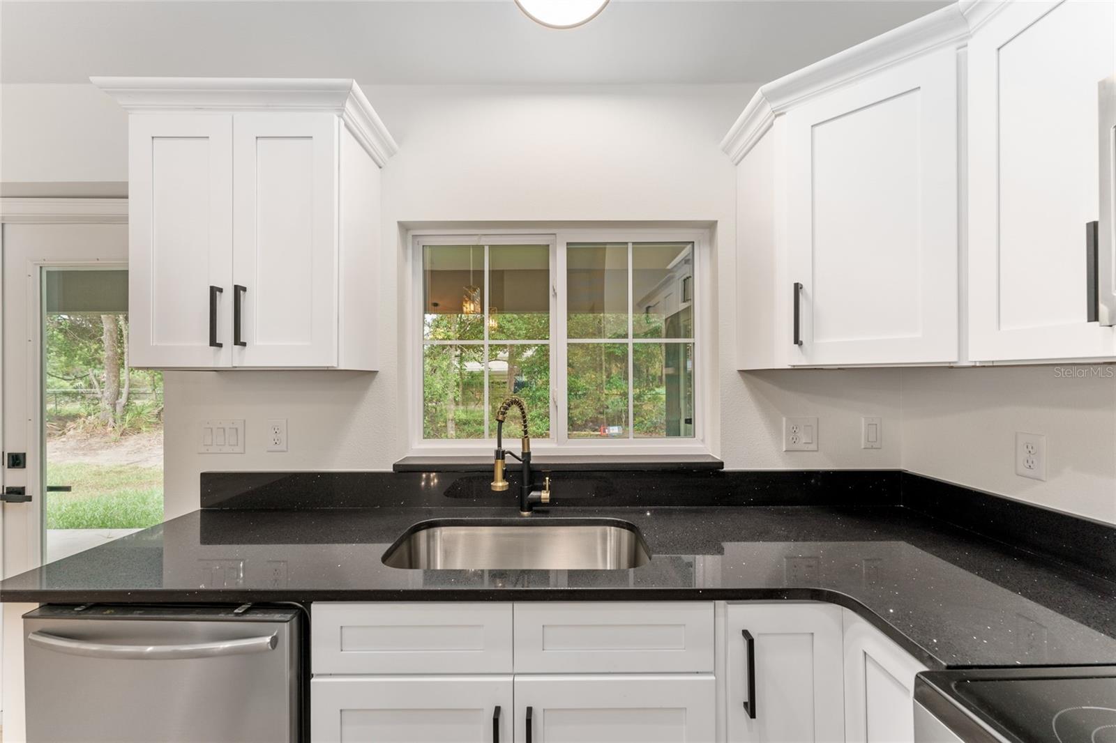 Listing photo id 10 for 11614 Condor Drive