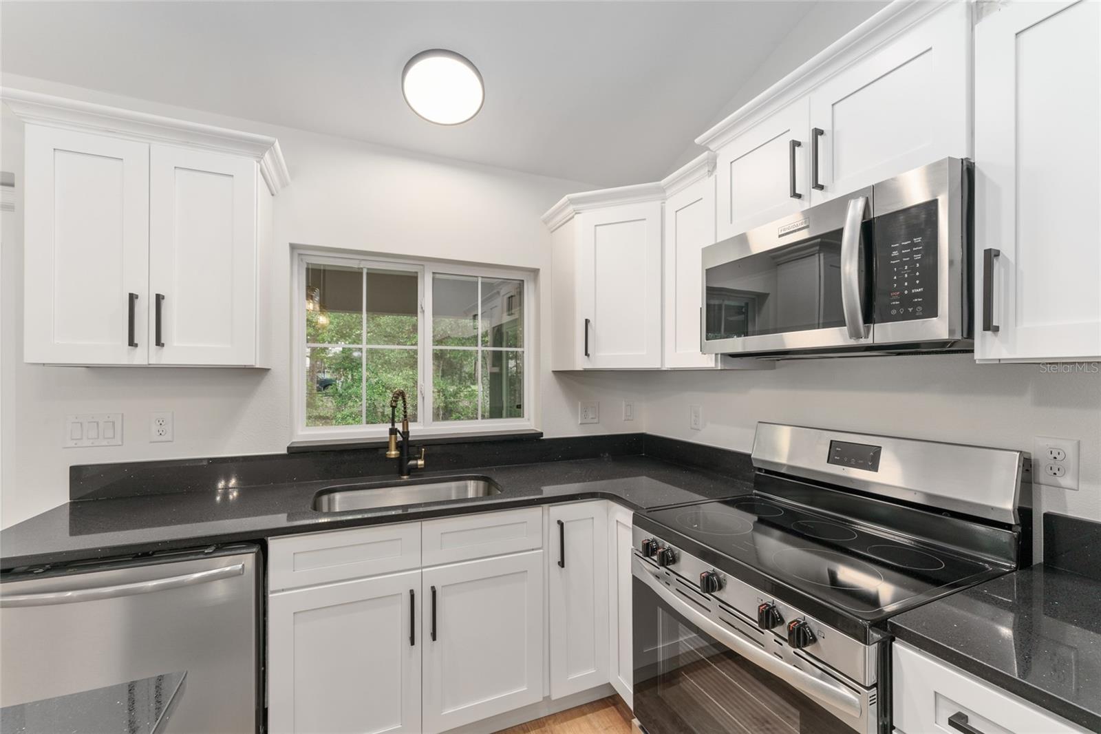 Listing photo id 11 for 11614 Condor Drive