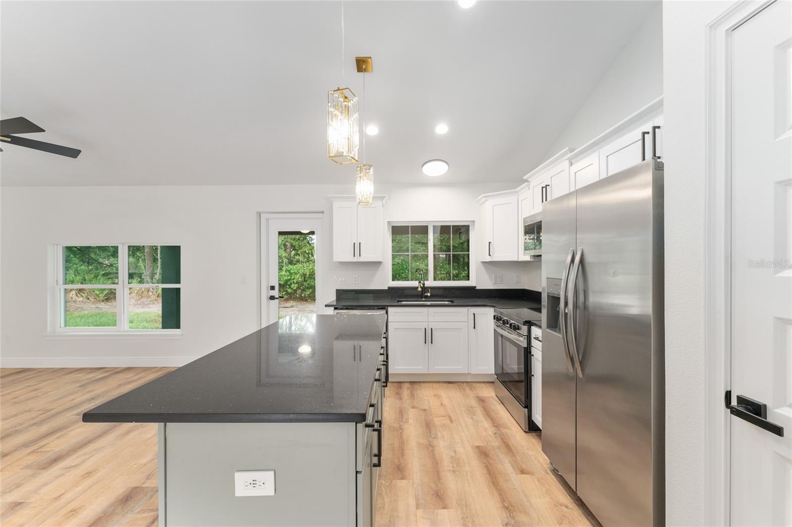 Listing photo id 14 for 11614 Condor Drive