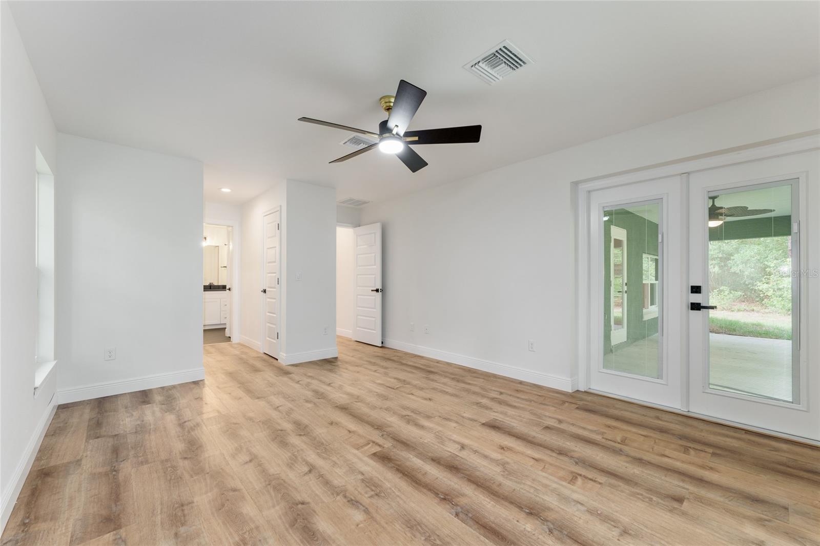 Listing photo id 18 for 11614 Condor Drive