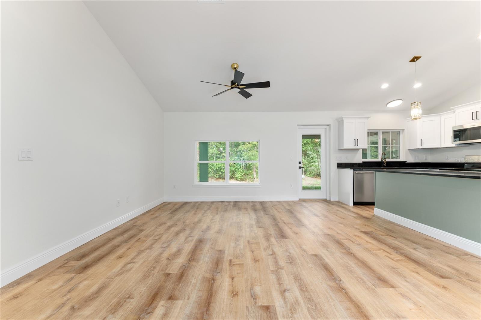 Listing photo id 23 for 11614 Condor Drive